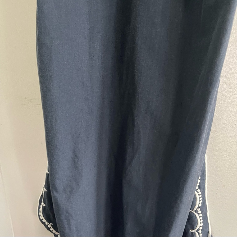 Vintage Leandra Crochet Embroideries Blue & White Floral Caftan - Picture 14 of 14